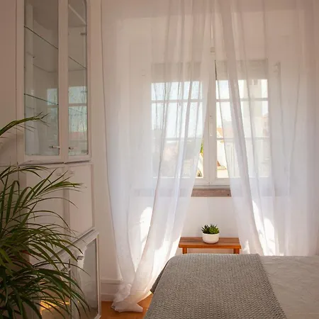 Ola ! Lightning Quiet View Garden 10mn Airport Apartment
