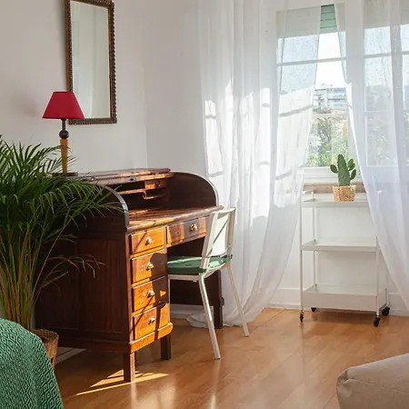 Ola ! Central Lightning Quiet View Garden 10mn Airport Apartment Lisbon