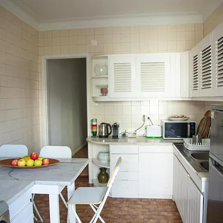 Ola ! Central Lightning Quiet View Garden 10mn Airport Apartment Lisbon