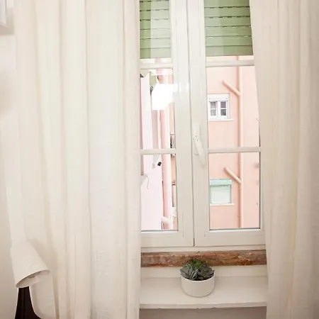 Apartment Ola ! Central Lightning Quiet View Garden 10mn Airport *