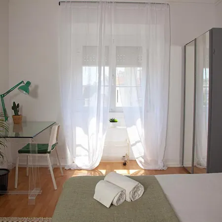 Ola ! Central Lightning Quiet View Garden 10mn Airport * Lisbon