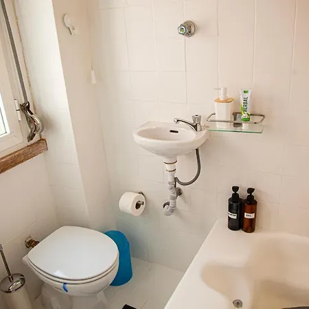 Ola ! Central Lightning Quiet View Garden 10mn Airport * Lisbon