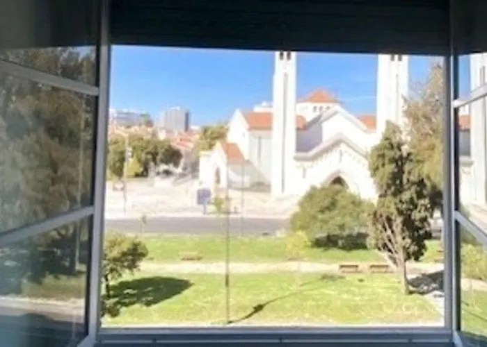 Ola ! Central Lightning Quiet View Garden 10mn Airport ליסבון