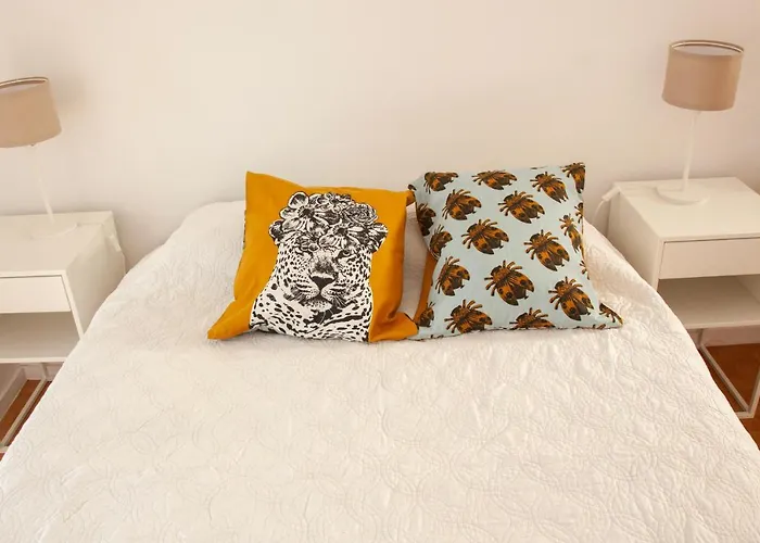 Ola ! Central Lightning Quiet View Garden 10mn Airport דירה ליסבון