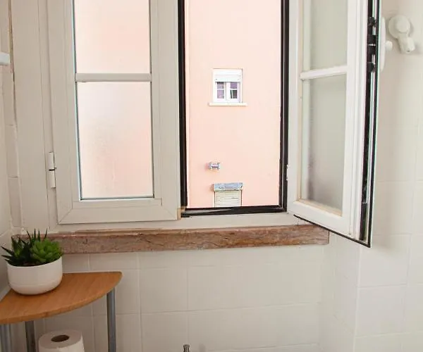 Ola ! Central Lightning Quiet View Garden 10mn Airport דירה